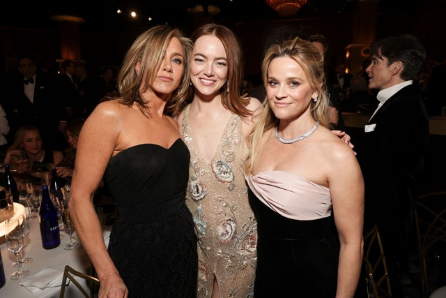 Emma Stone loves how Jennifer Aniston smells, so we’re trying to figure out her scent